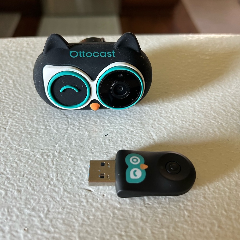 Ottocast Owl Dash Cam Wi‑Fi Adapter in Black & Teal